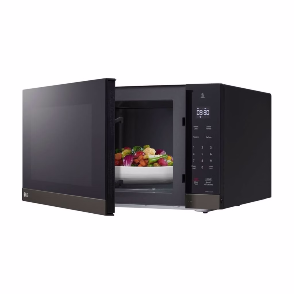 LG MSER2090D microwave Sensor Cook with a plate of vegetables on the turntable