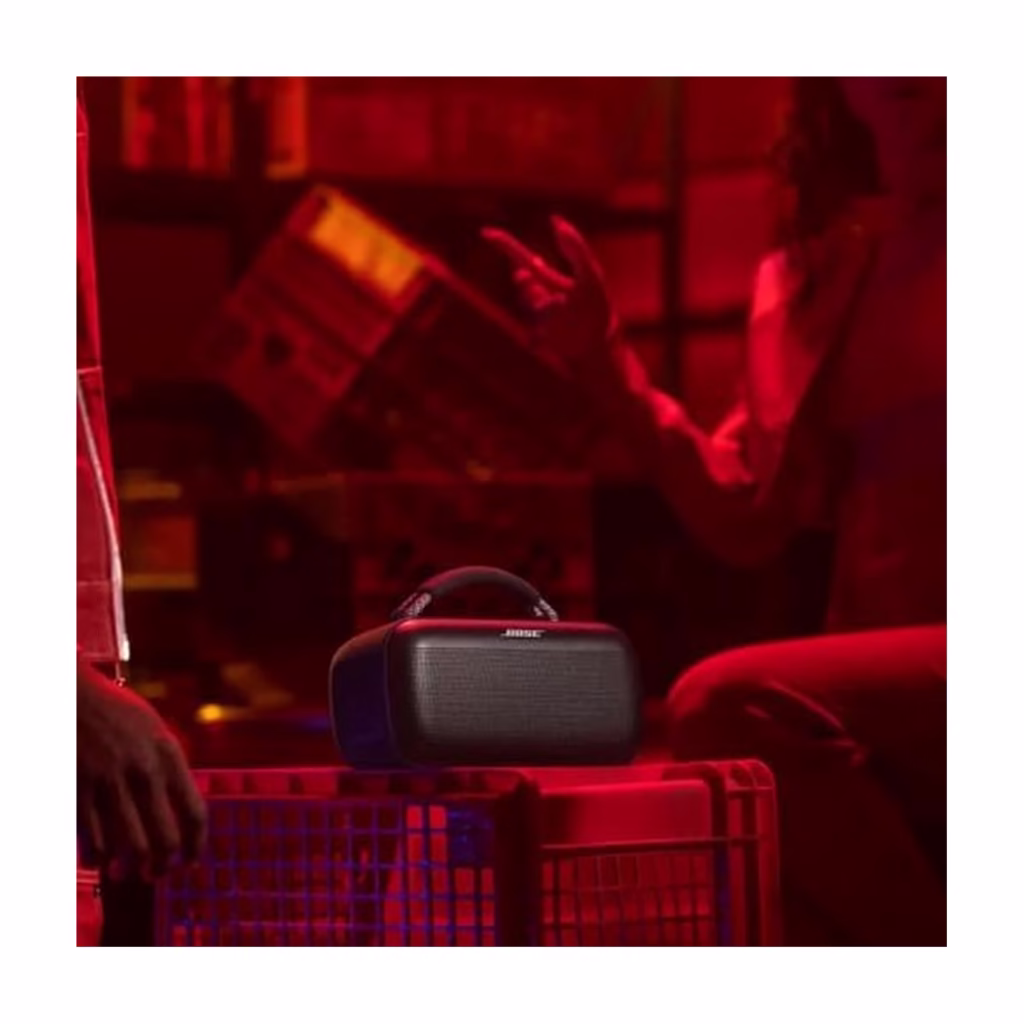 Bose SoundLink Max in Black, IP67 waterproof portable speaker feature view
