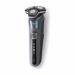 Philips Shaver 5000 S5882/50 shaver, angled view of the three flexing heads