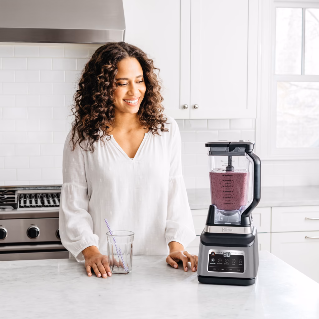 Ninja BN801BBYC 72 oz Total Crushing pitcher blending a berry smoothie